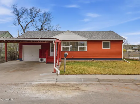 310 Cascade Ave, Newcastle, WY 82701