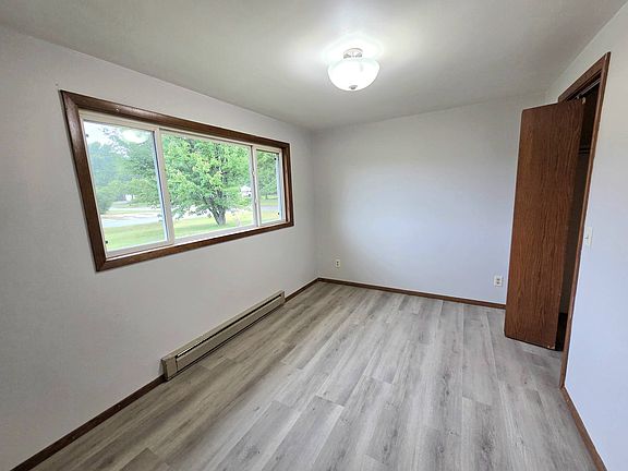 2nd image of 704 Woodbine Dr #3