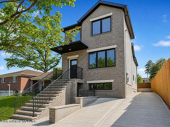 2nd image of 219 Barnard Ave