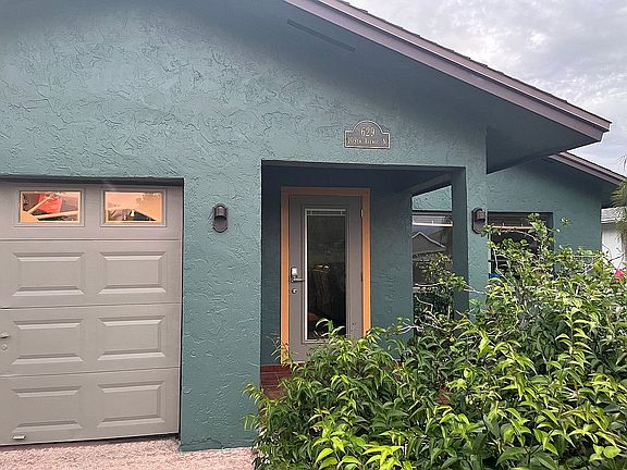 3rd image of 629 109th Ave N