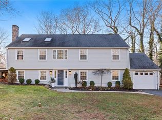 59 Ledgeview Ln, Guilford, CT 06437