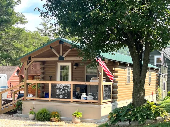 107 Valley Way, Hollister, MO 65672