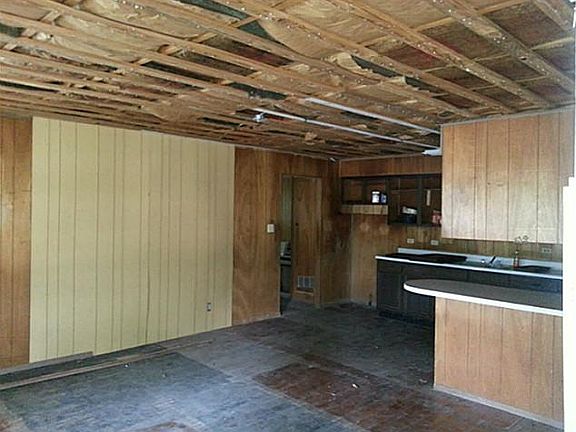 4th image of 300 N Live Oak Ave