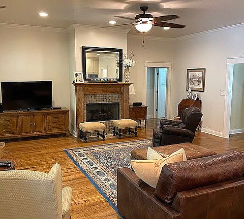 Great Room w/Gas Fireplace  