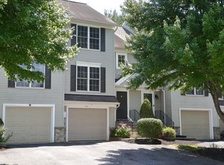 204 Banyan Circle Dr, Lancaster, PA