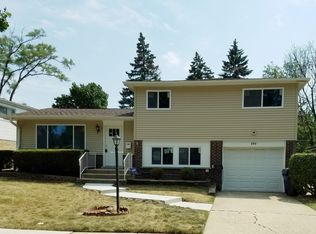 101 Ambleside Rd, Des Plaines, IL 60016