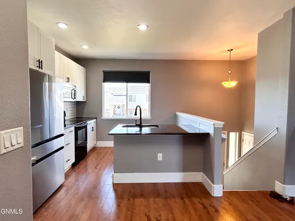 2027 Koch Dr, Bismarck, ND 58503