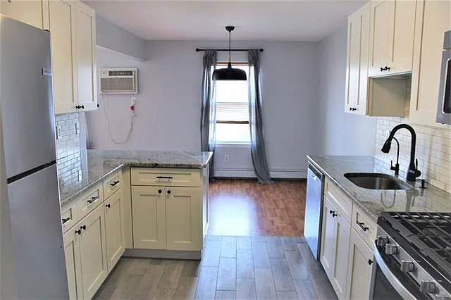 78 Riverview Ct — Photo 3