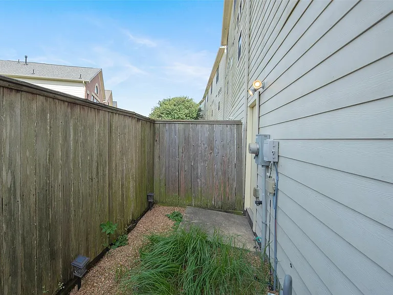 7650 Springhill St #603 — Photo 25