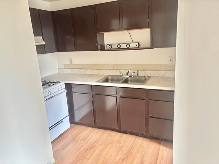 570 Miller Ave — Photo 3