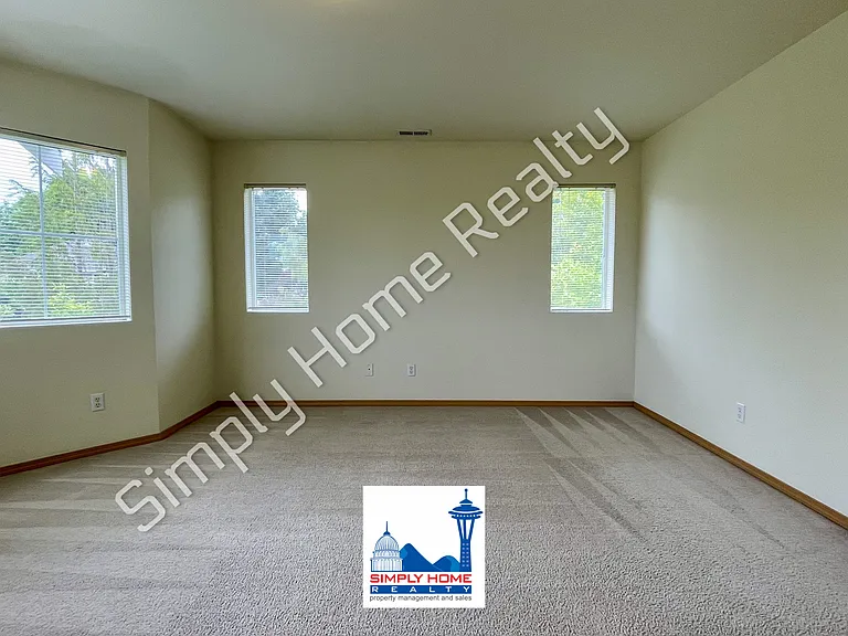 1399 Hudson St — Photo 17