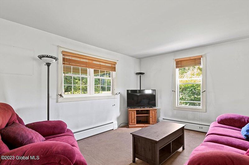 3rd image of 158 Pine Avenue