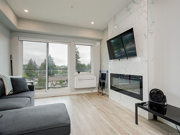 3rd image of 654 Granderson Rd #404
