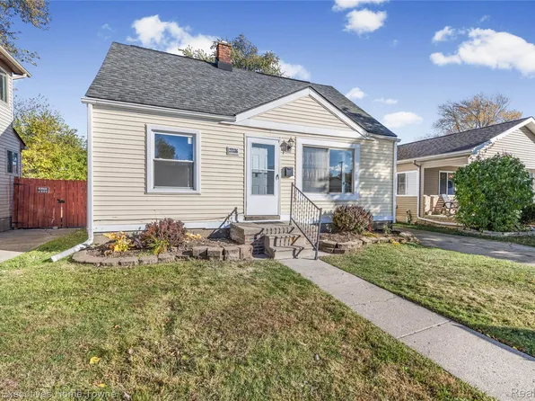 27336 Ridgewood St, Roseville, MI 48066