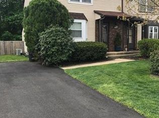 33 Marc Dr, Dayton, NJ