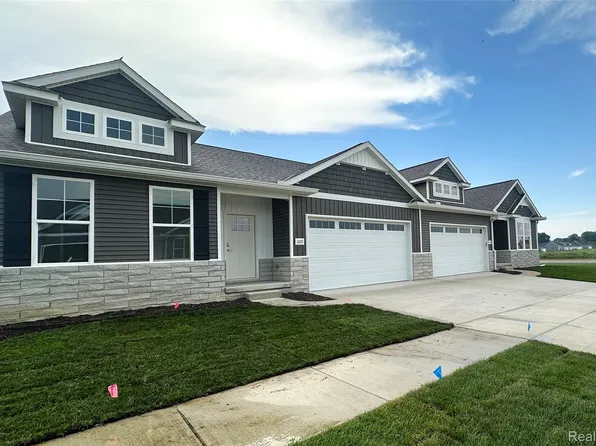 320 McDowell Dr, Howell, MI 48843