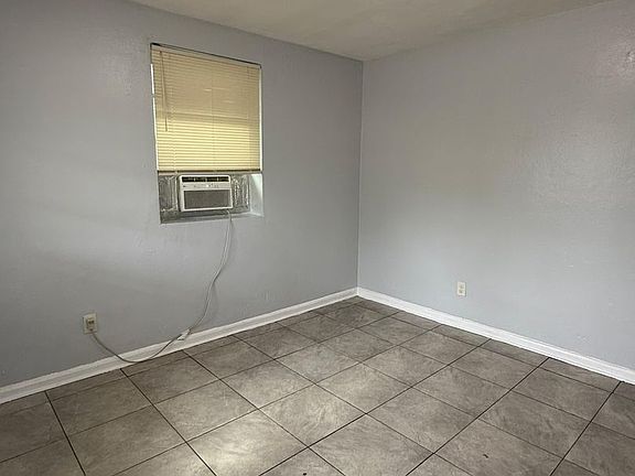 4th image of 1046 W 8th St #1046