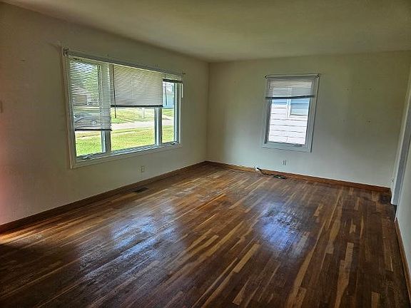 2nd image of 1125 Park Ave