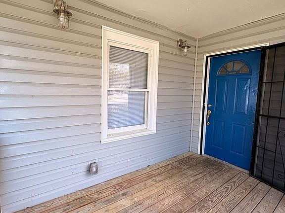 4th image of 3014 E Point St