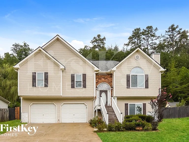 1064 Whispering Woods Dr — Photo 2