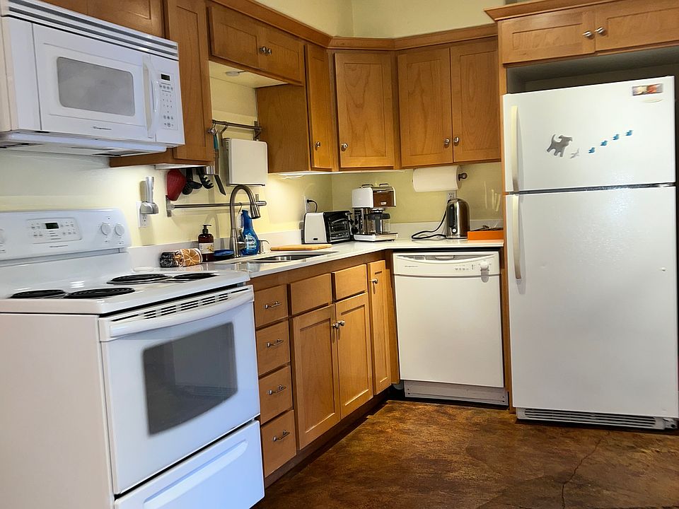 Kitchen with all the wanted appliances- microwave, stove, oven, fridge, dihwasher