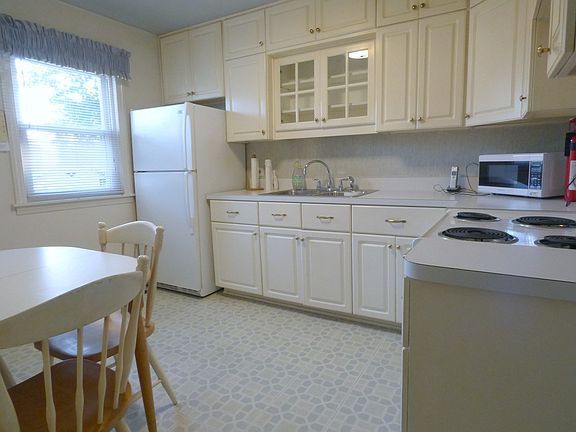 5th image of 2949 W 97th St