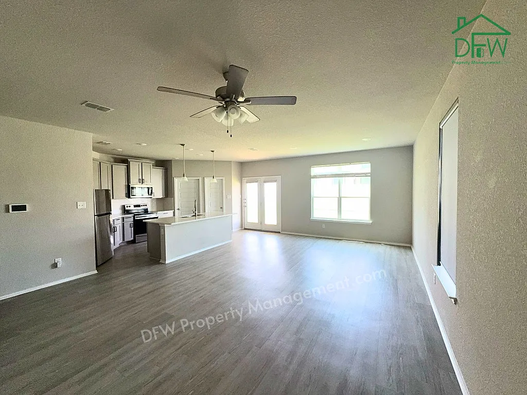3 bed, 2.0 bath, 1458 sqft, $1,895 — Photo 2