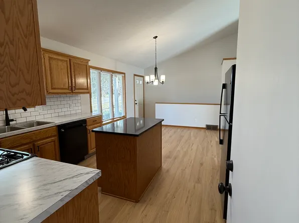 8197 Cottonwood Dr, Jenison, MI 49428