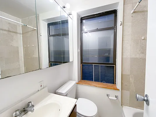 Rented by Mercer Real Estate | media 9