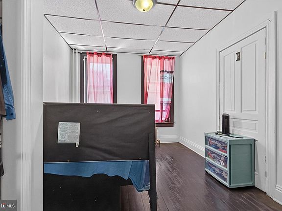 4th image of 214 W Jackson St
