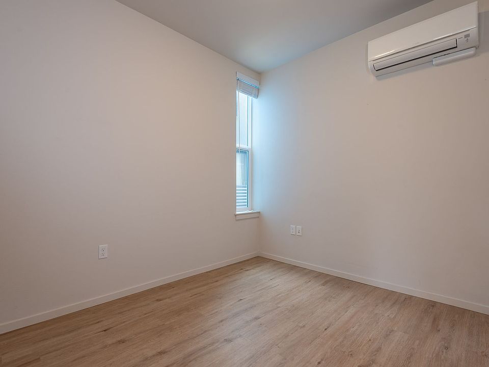 1st image of 607 S Ainsworth Ave #302