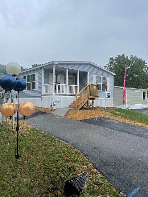 Exterior Image-19-Redman Homes 131CD Camelot Woods