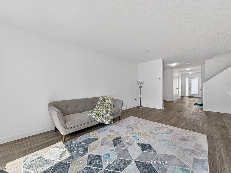 95 Queensbrook Cres — Photo 11