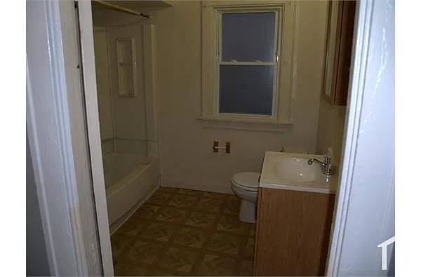 Building Photo - 1612 Eddington Rd #UPSTAIR