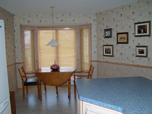 Eat-in Kitchen