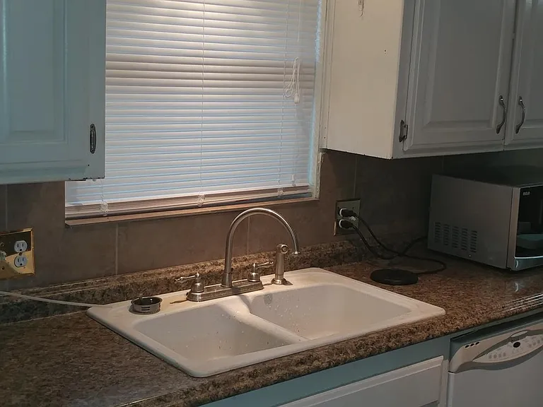 3010 NE Kingsbriar Dr — Photo 3