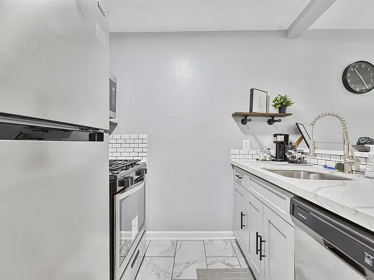 2402 Berry St #5 — Photo 5