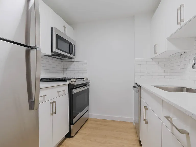 400 W 37th St #7R — Photo 62