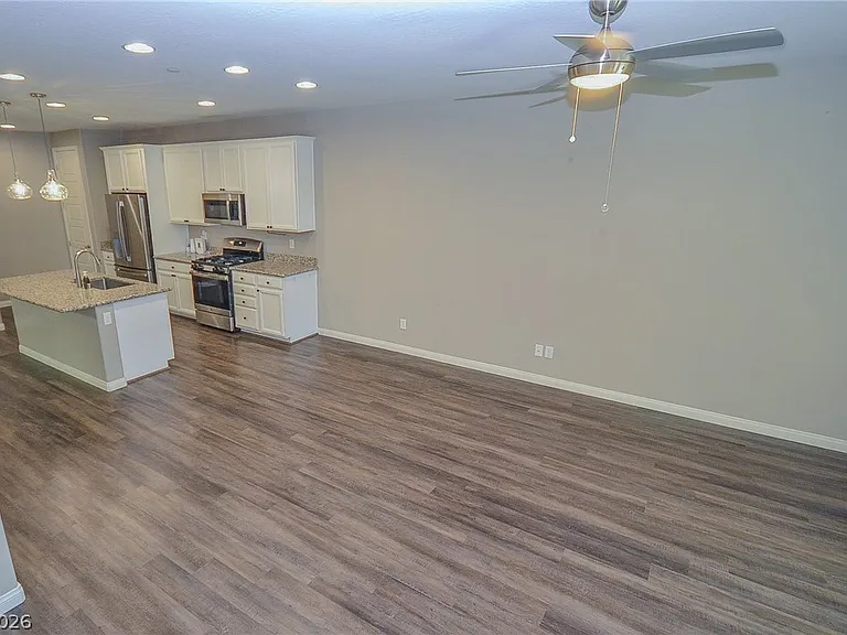 541 Tokopah Falls St — Photo 14