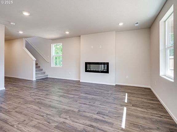 4th image of 2115 NE 1st Ave