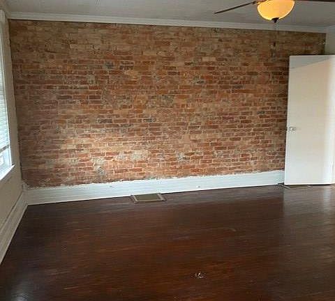 3rd image of 258 E 14th St