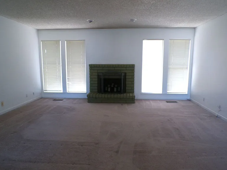 1600 Fairington Ln — Photo 6