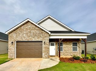 213 Beau Claire Cir, Byron, GA 31008