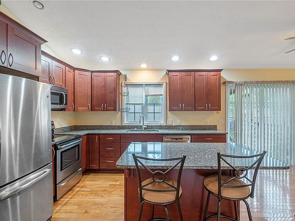 3rd image of 204 Baker Blvd
