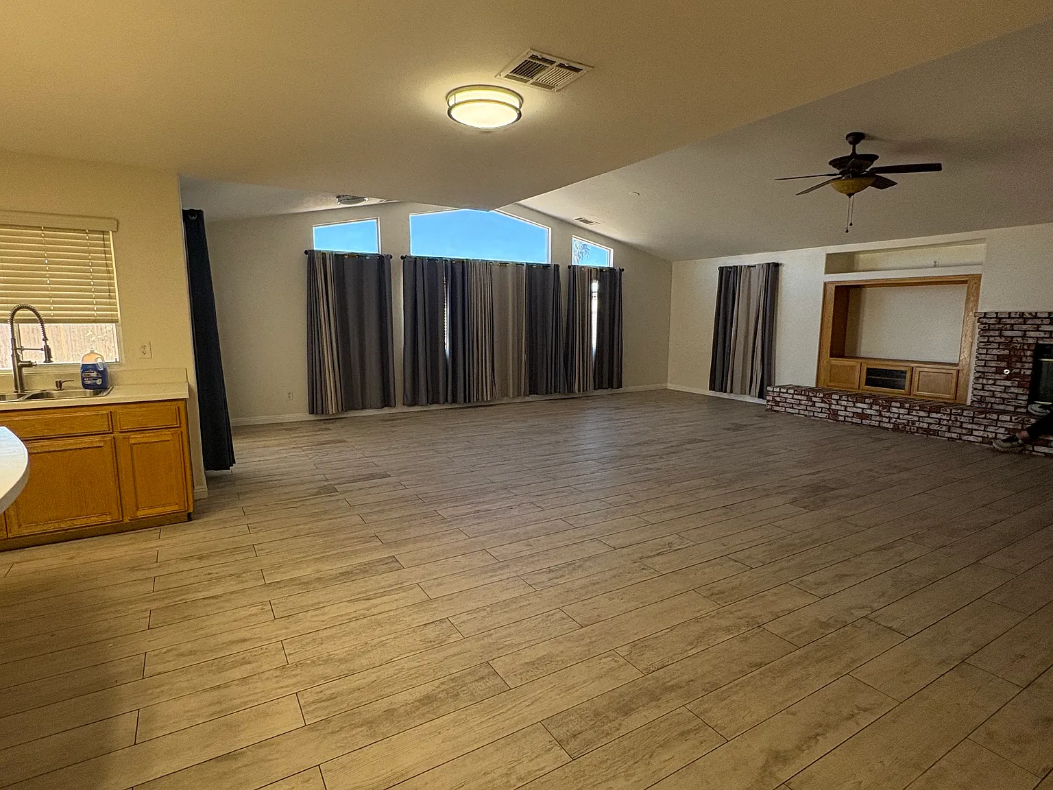 4 bed, 3698 sqft, $3,698 — Photo 3