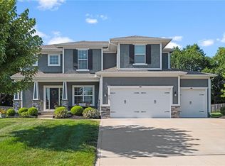 316 SE Hackamore Dr, Lees Summit, MO 64082