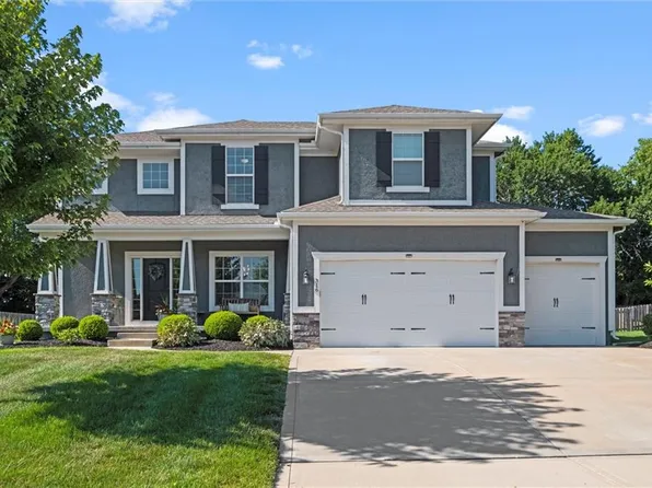 316 SE Hackamore Dr, Lees Summit, MO 64082