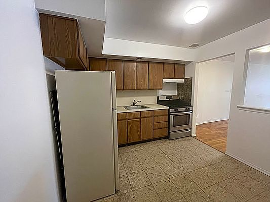 1st image of 3078 Crescent St #1