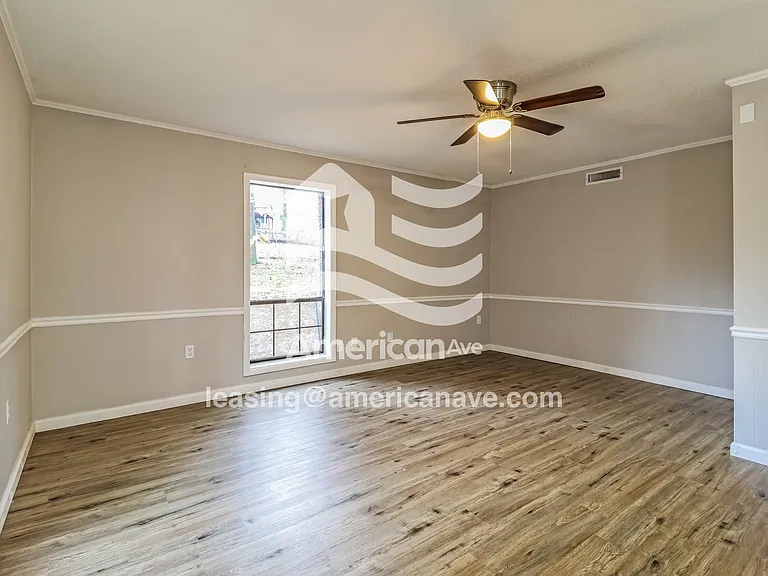 1293219_003_living_room_14219376.jpg