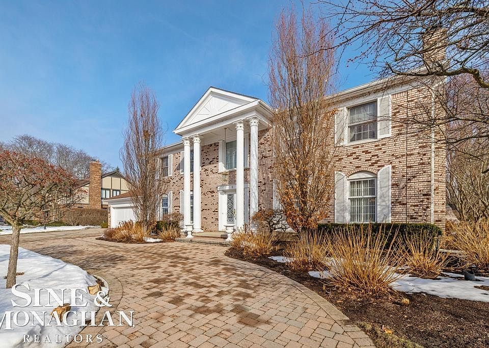 1st image of 8 Lake Shore Ln